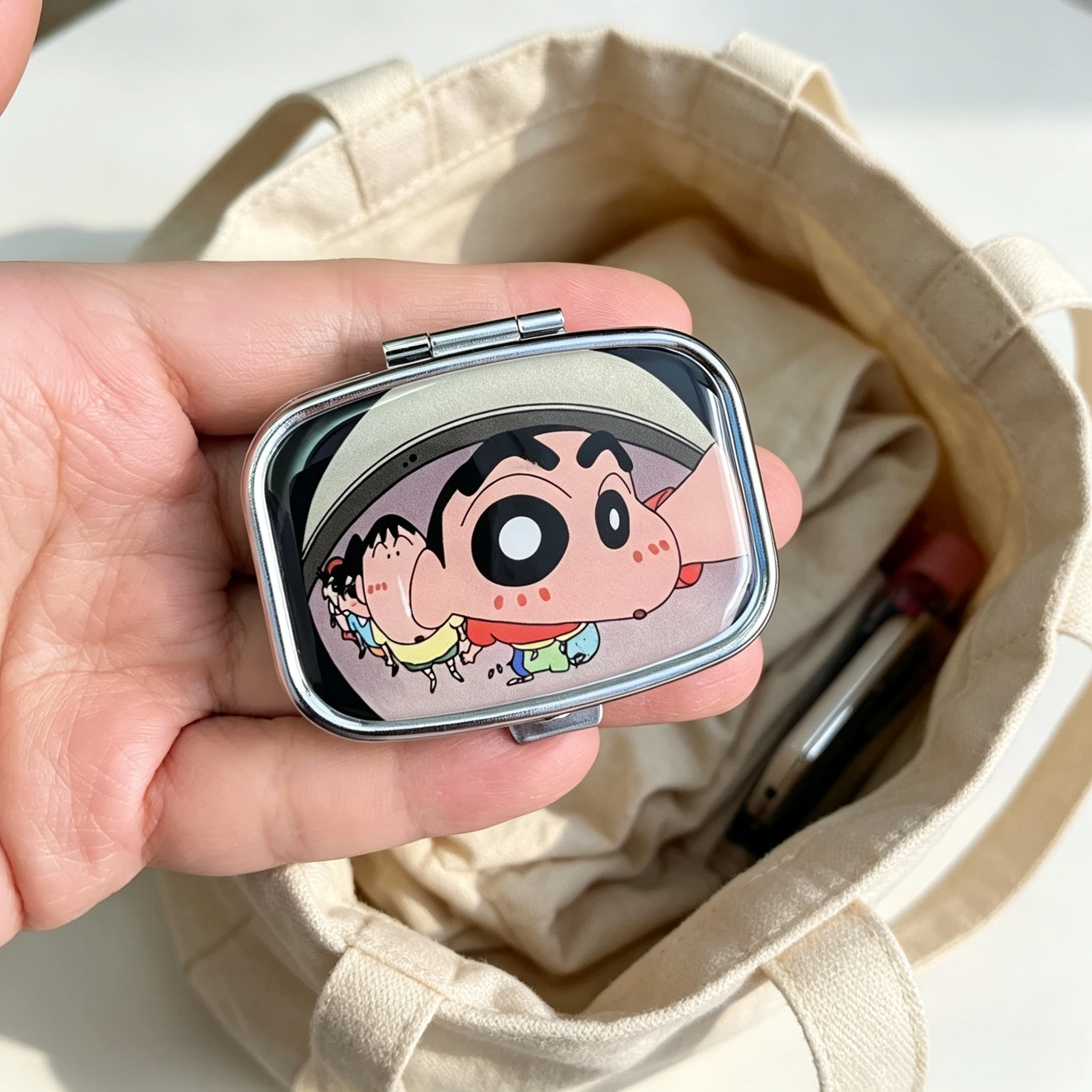 人気アニメ「クレヨンしんちゃん」のミニサイズの密閉式金属製缶 - Case Fan のレビューと価格